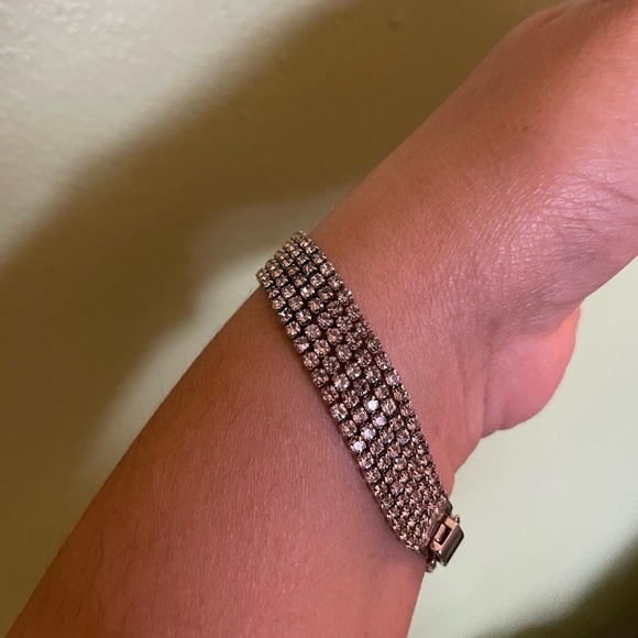 Elegant four strand Silver Bracelet with sparkly stones - Picture 4 of 6